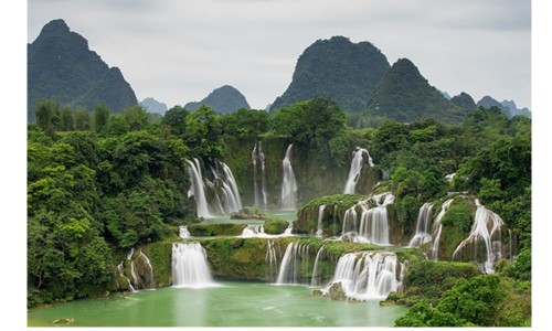 Panorama từ ống kính phổ thông