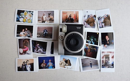 Dùng máy ảnh Fujifilm Instax- một thú chơi không hề rẻ