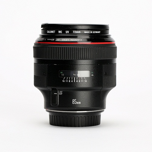 Top 5 ống kính fix tốt nhất cho hệ thống máy ảnh Canon DSLR