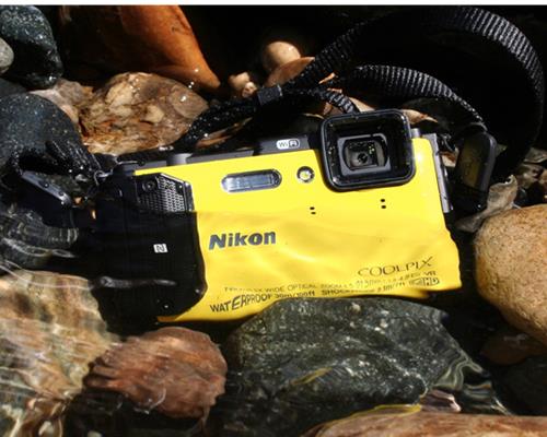 Máy Ảnh Nikon Coolpix AW130 (Vàng)