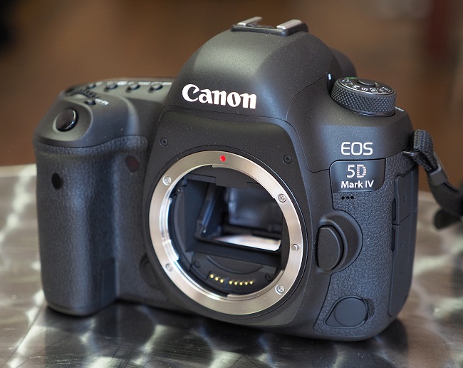 Máy Ảnh Canon EOS 5D Mark IV (Body) - hàng nhập khẩu